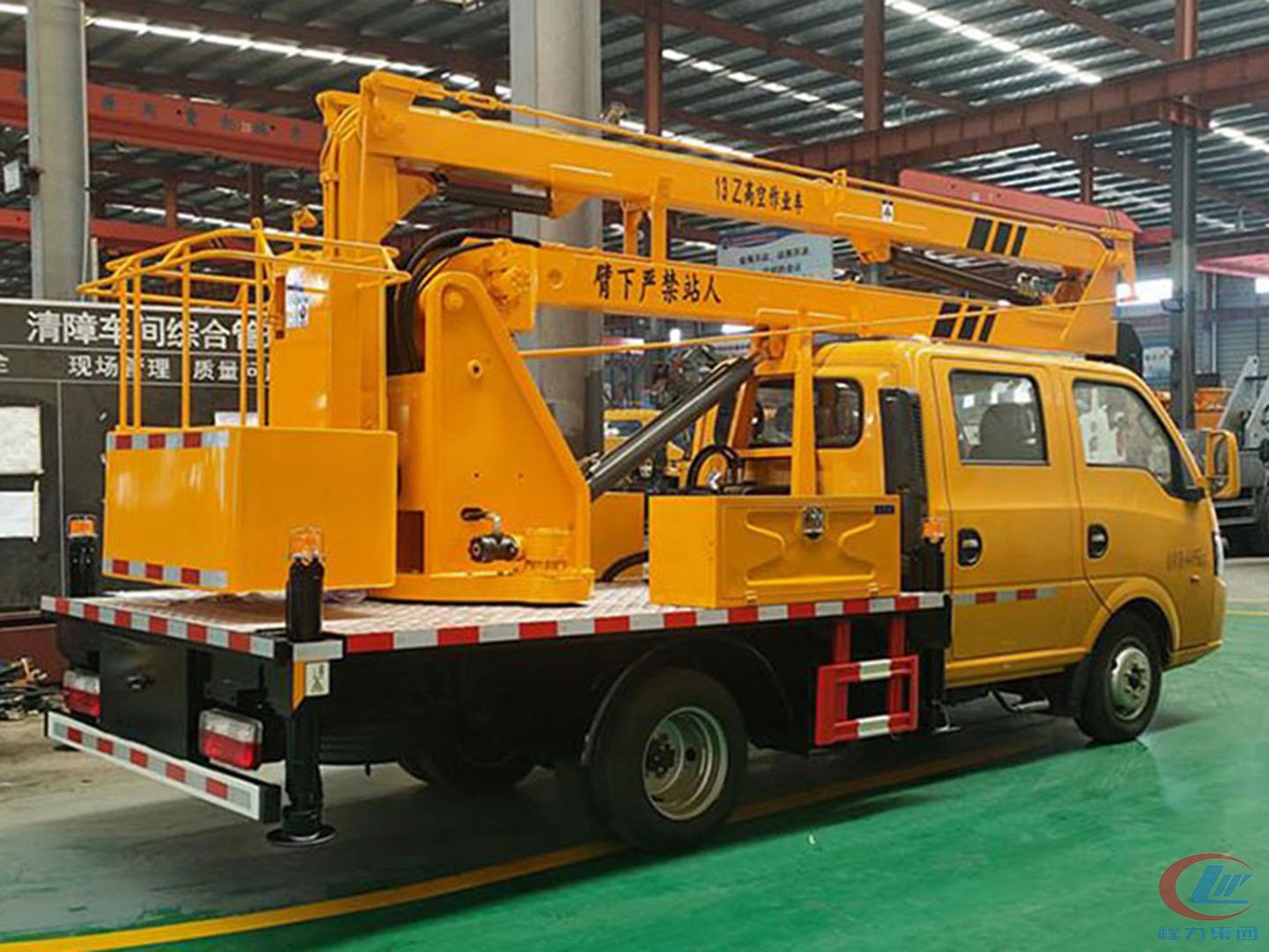 國六東風(fēng)途逸13米藍牌高空作業(yè)車
