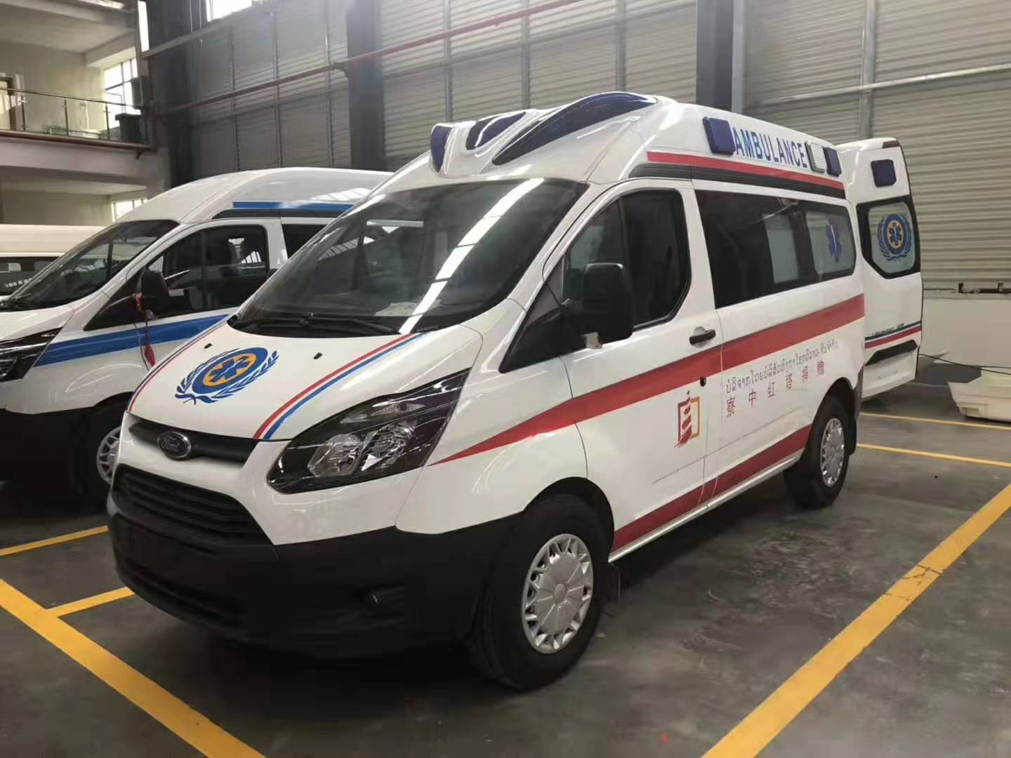 福特V362新全順短軸中頂救護(hù)車(chē)